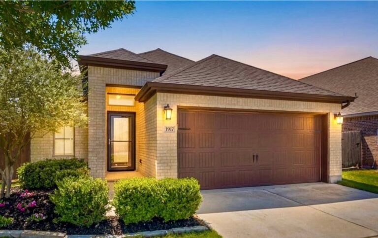 1917 Creek Ridge St, Seguin, TX 78155